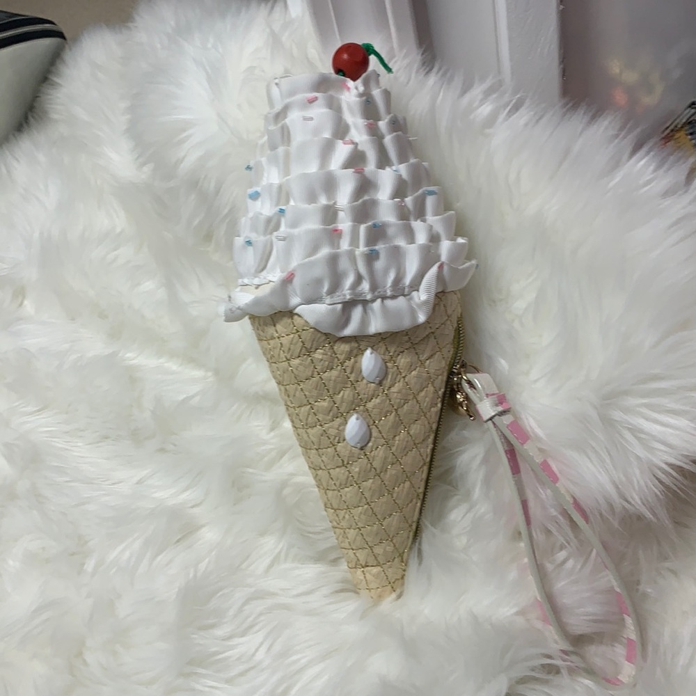 Betsey Johnson KISS ME UNTIL ICE CREAM wristlet